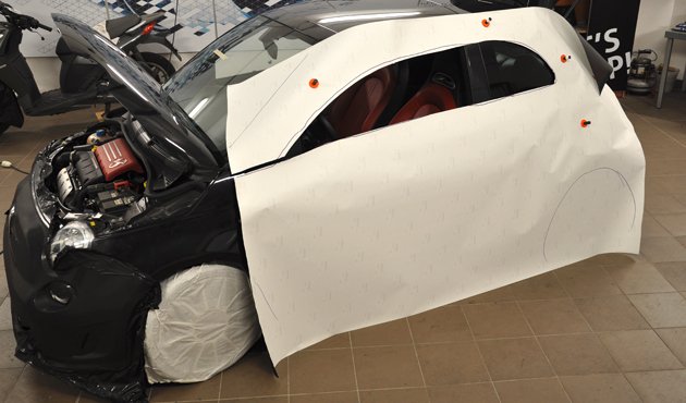 car wrap roma wrapping su 5 abarth in nero emulsion foto di preparazione