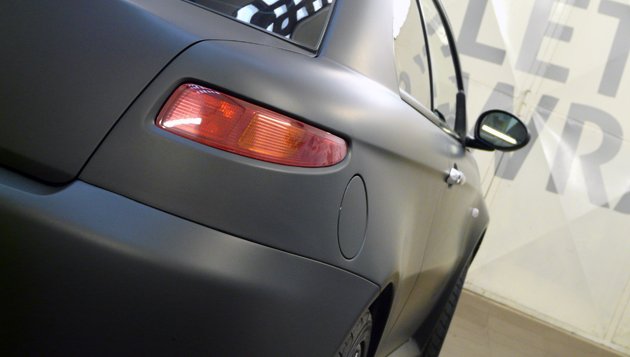 Wrapping su ALFA GT Total wrapping Pellicola nero opaco 3M finiture in carbon look Realizzazione esterno/interno