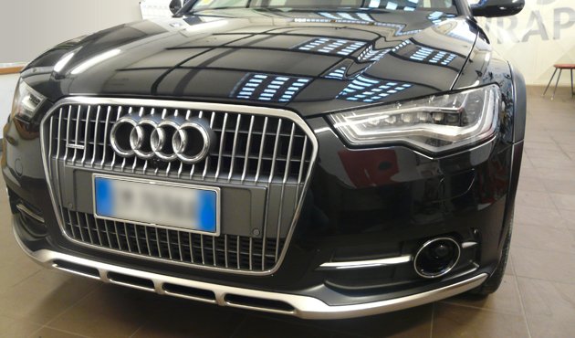 Wrapping su Audi A6 All Road Total covering Oracal 970 Bianco opaco e nero lucido