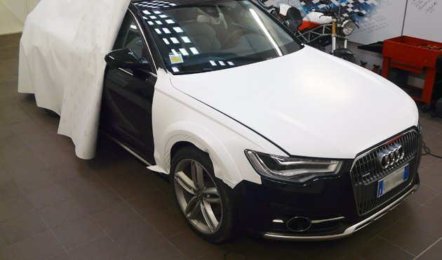 Wrapping su Audi A6 All Road Total covering Oracal 970 Bianco opaco e nero lucido